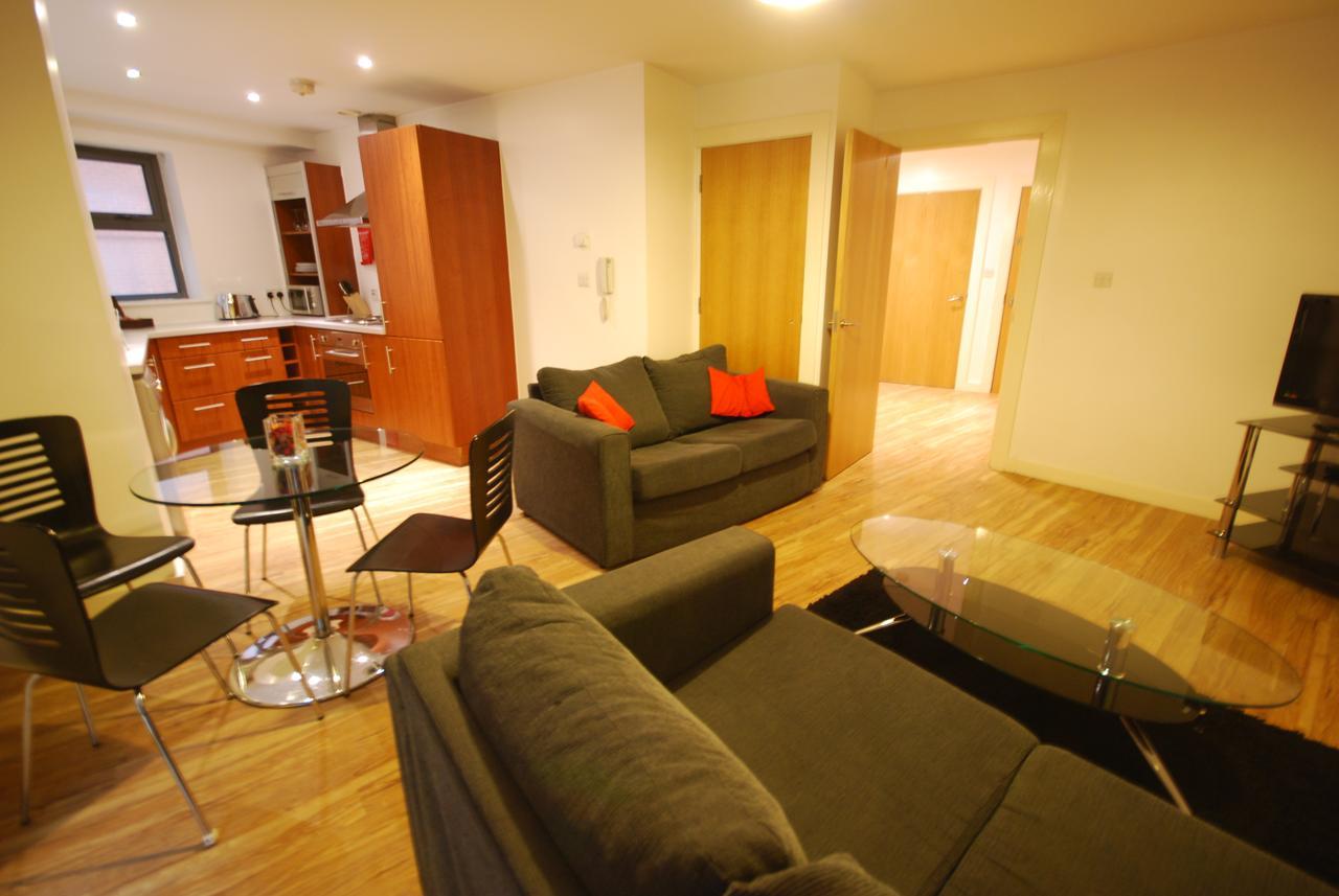 Atana Apartments Manchester Buitenkant foto