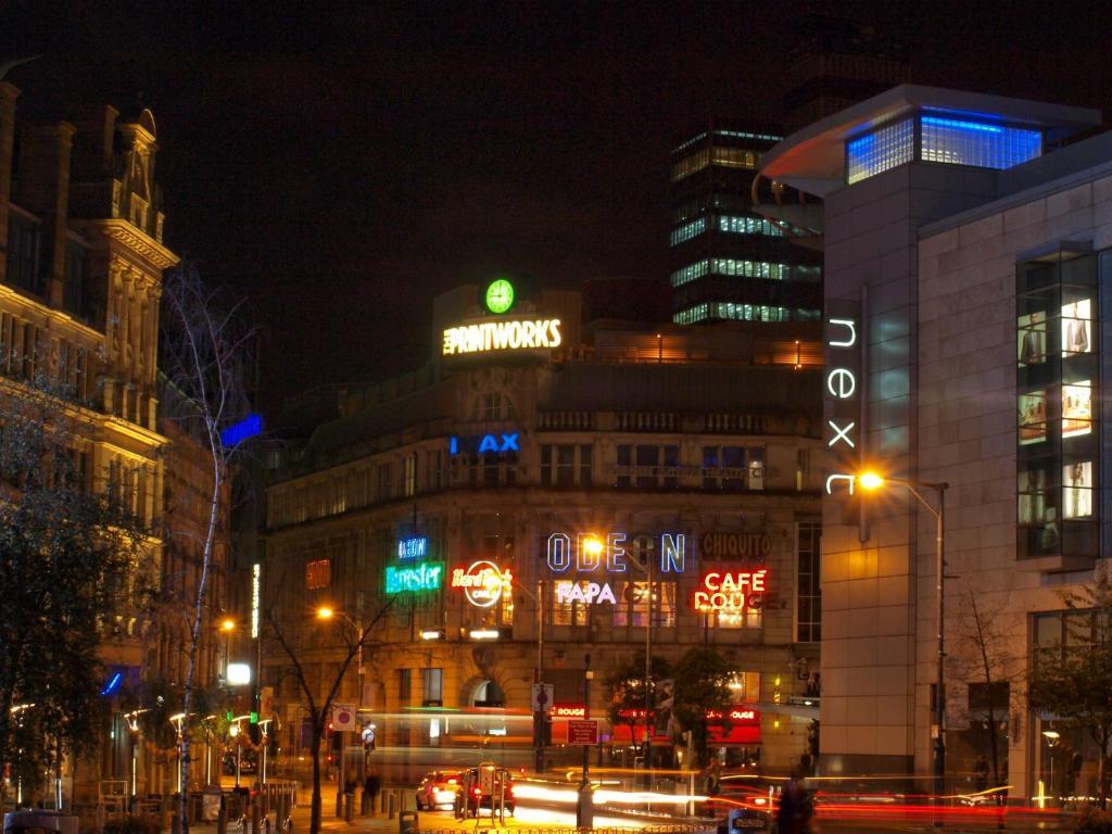 Atana Apartments Manchester Buitenkant foto