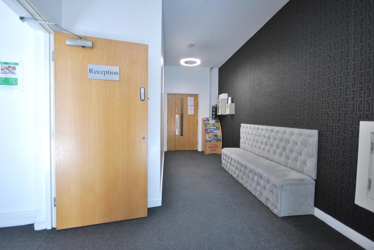 Atana Apartments Manchester Buitenkant foto