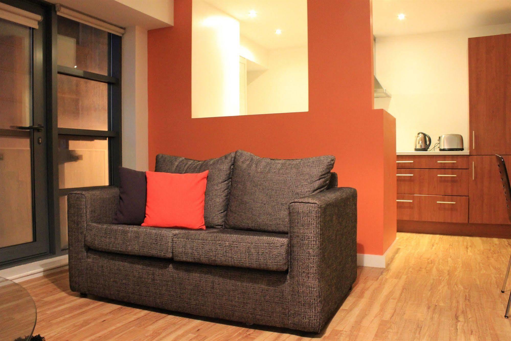 Atana Apartments Manchester Buitenkant foto